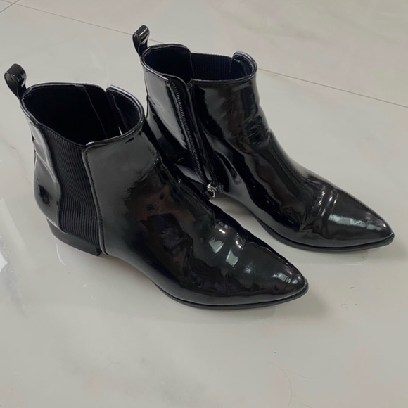 🤩gorgeous 🤩 DKNY 🤩💖🤩 Booties 🎊🥾 - Picture 1 of 4